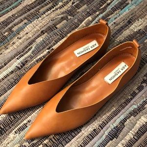 Trendy leather flats ❤️